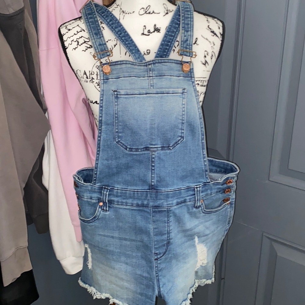 Celebrity pink design in Los Angeles short coveralls size medium.
